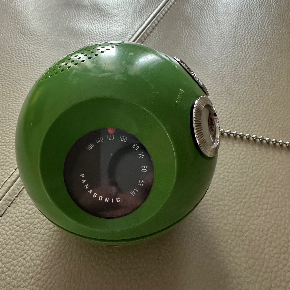 Vintage PANASONIC PANAPET R-70 Transistor Radio Green